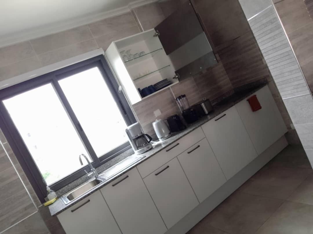 Luxury Suites Chester One Dakar Kültér fotó